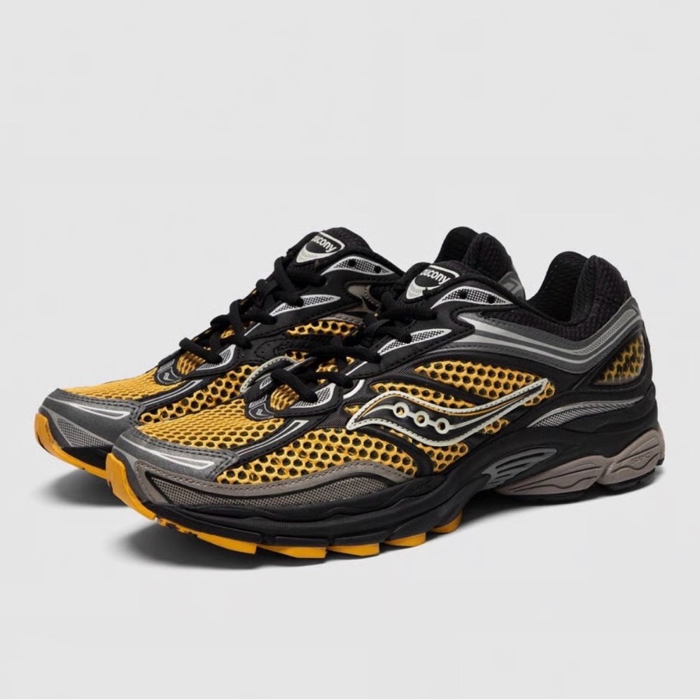 Saucony Progrid Omni 9 Gold/Carbon